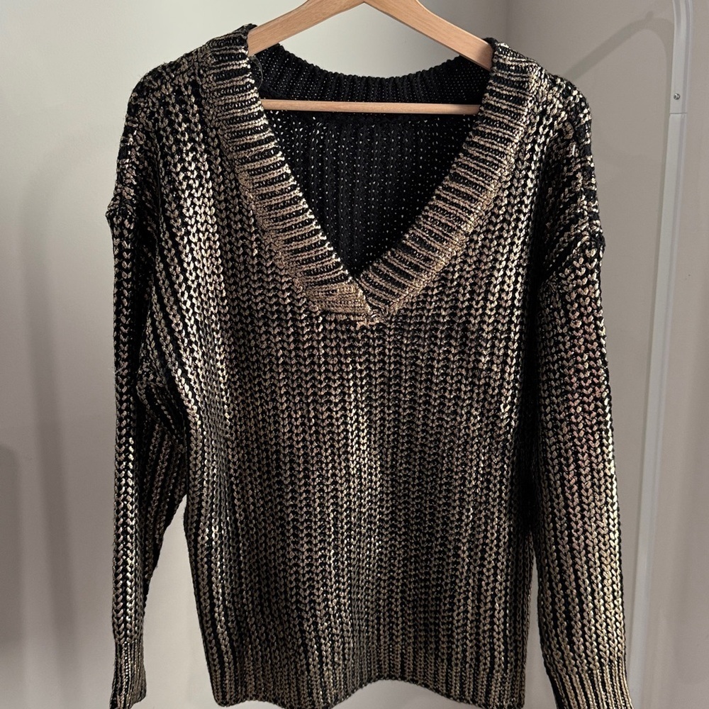 Chic Black and Gold V-Neck Sweater - Picture 12 of 13